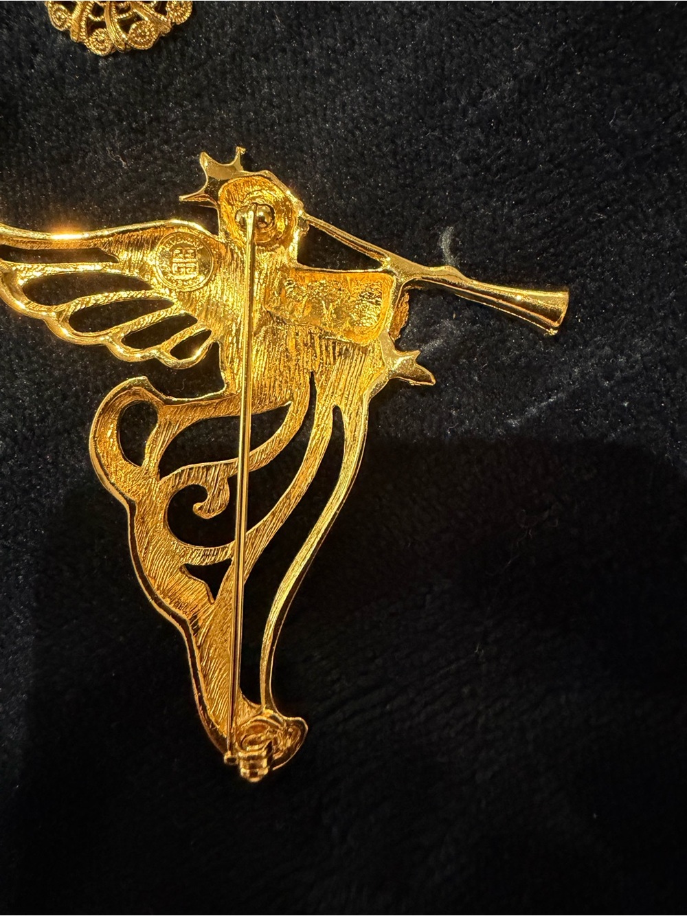 GIVENCHY Gold-tone Angel 🌹